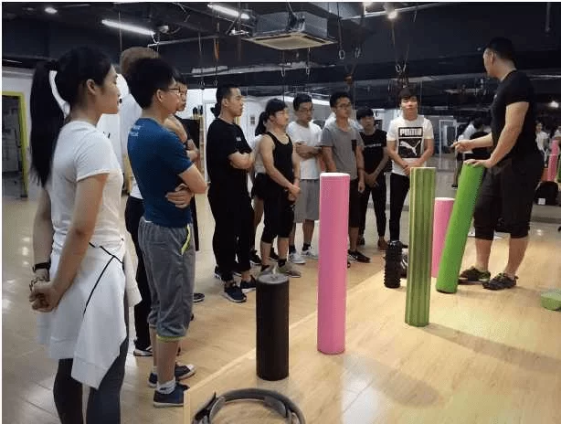 业余爱好健身能当副业吗?私人教练靠谱不?