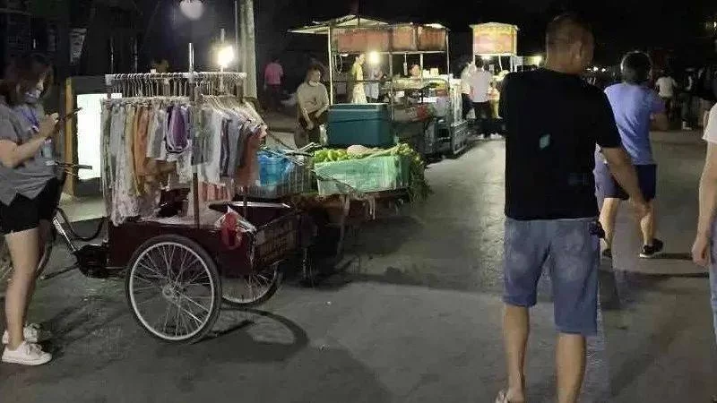 下班后副业卖玩具,女生晚上摆摊2小时靠谱吗?