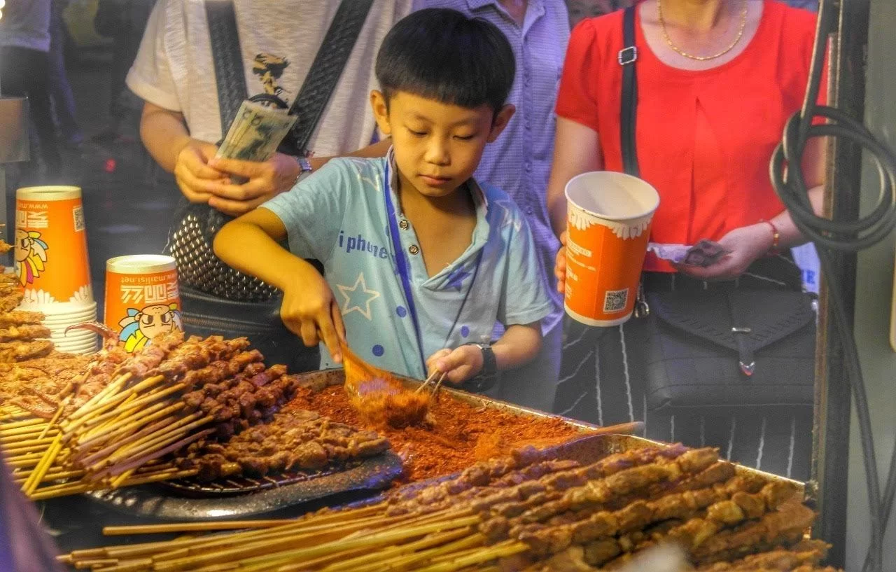 下班副业卖炸串摆摊,能赚钱,适合下班后做吗?