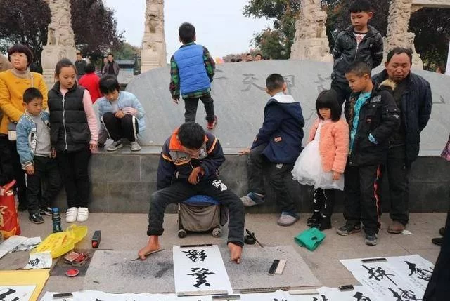 下班摆摊卖啥好?上班族轻松副业赚钱不费力?
