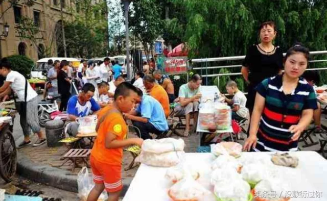 下班副业摆摊卖饺子,晚上摆摊卖什么最受欢迎?