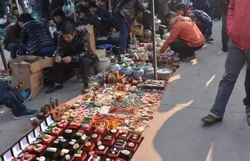 下班后摆摊卖串珠小饰品,上班族副业好做吗?