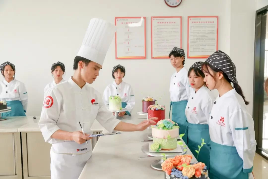 上班族适合哪些副业模式，下班后兼职靠谱？