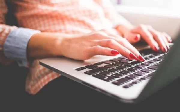 下夜班后做兼职，居家副业还是摆摊更合适？