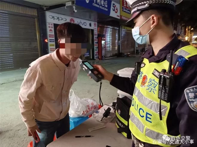 上班族开酒吧做副业,能赚钱又不影响工作吗?