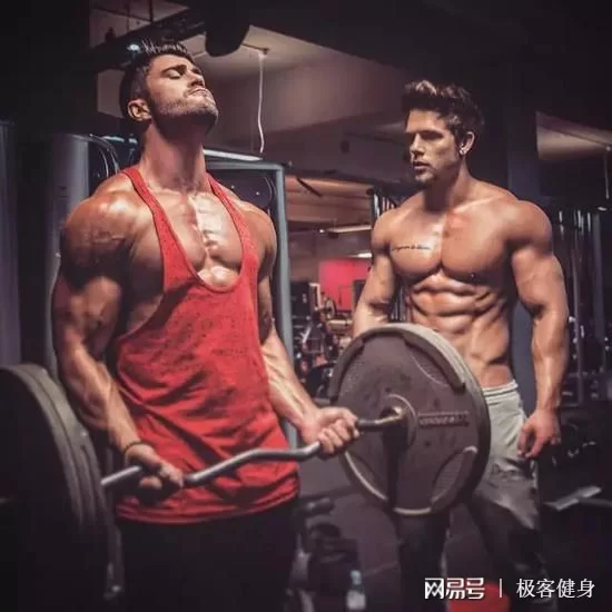 上班族在健身房做副业靠谱吗?私人教练能行吗?
