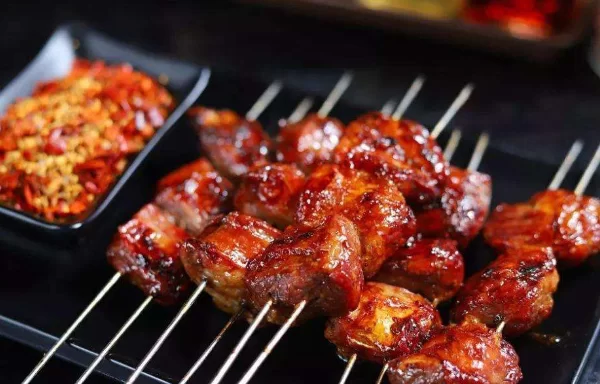 东北烧烤的大油边是啥肉,宫后部位又在哪出名,副业直播多不多?