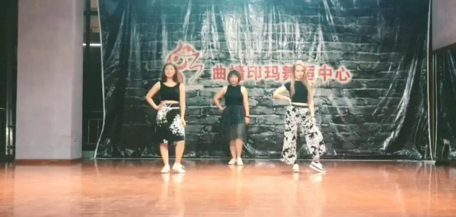 业余副业跳舞者,除了跳舞还能拍视频在线看靠谱赚钱吗?