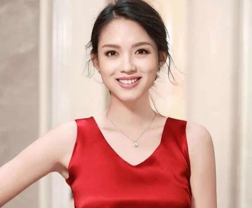 世界小姐适合干啥副业？张梓琳靠谱赚钱的路子有啥好推荐？