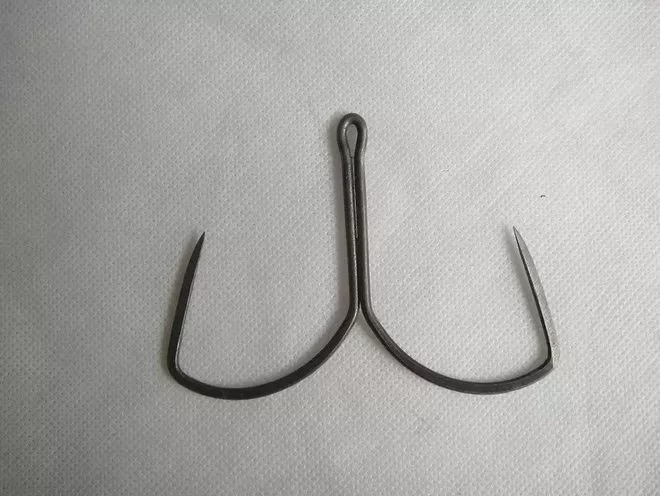 锚鱼用什么钩中鱼率高还少挂底更顺手？