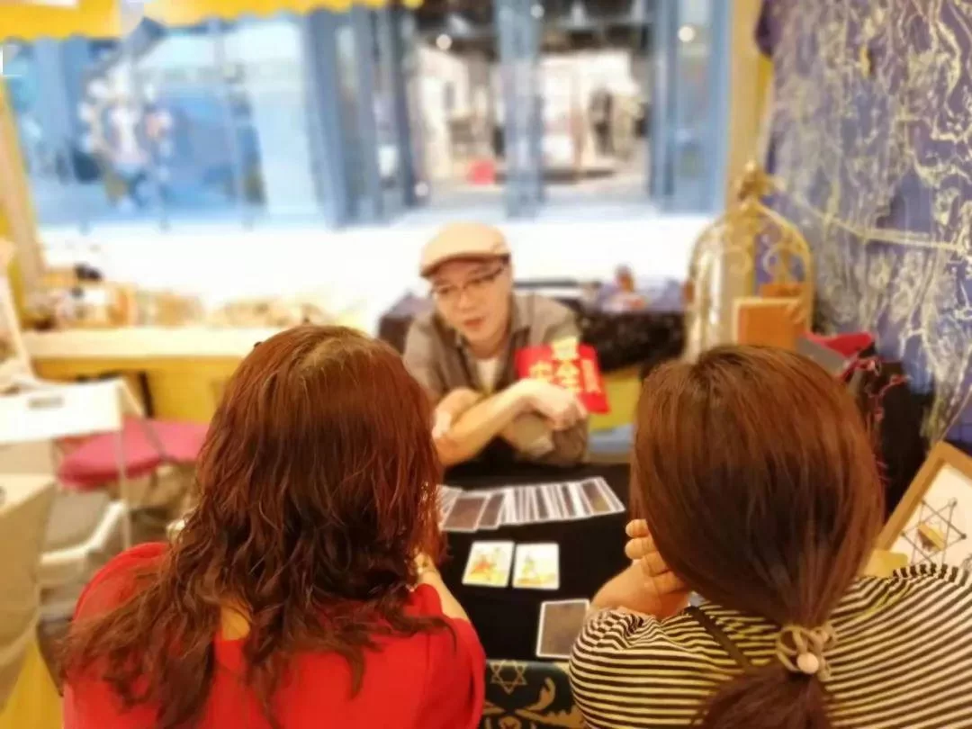 专业摄影师副业有哪些，月入过万适合女性用什么相机拍荷花获奖？