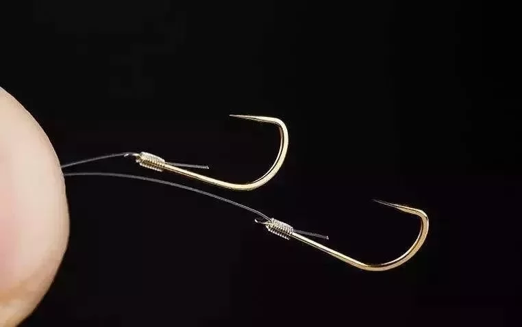 钓混合鱼用啥钩好，饵料怎么挂钩更给力？