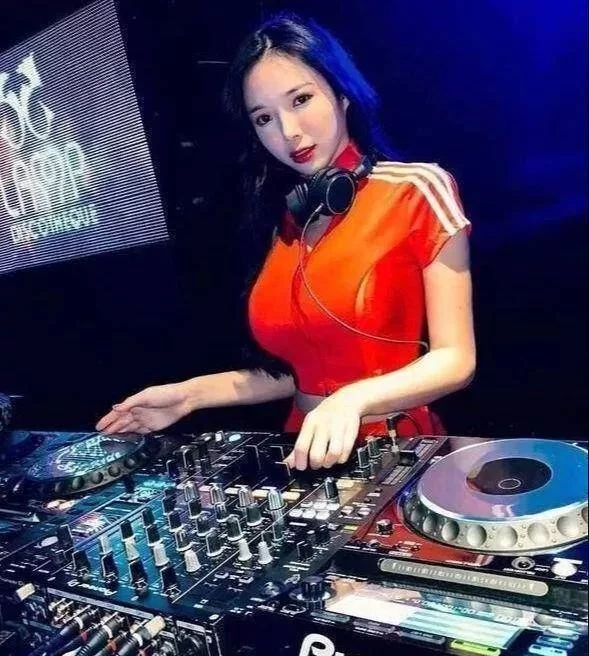 主业dj副业模特,怎么兼顾表演和副业,实现两不误赚钱发展?