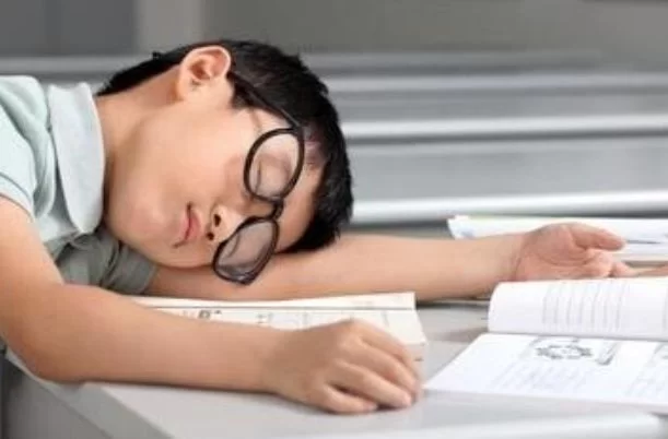 为啥学生觉得上课像副业,老师讲得生动有趣,学生听得认真?