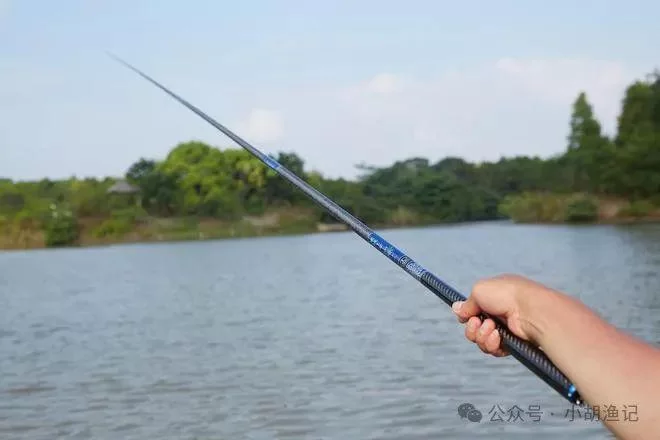 冬天用锚钩矛钓,怎么才能轻松锚到大鱼?