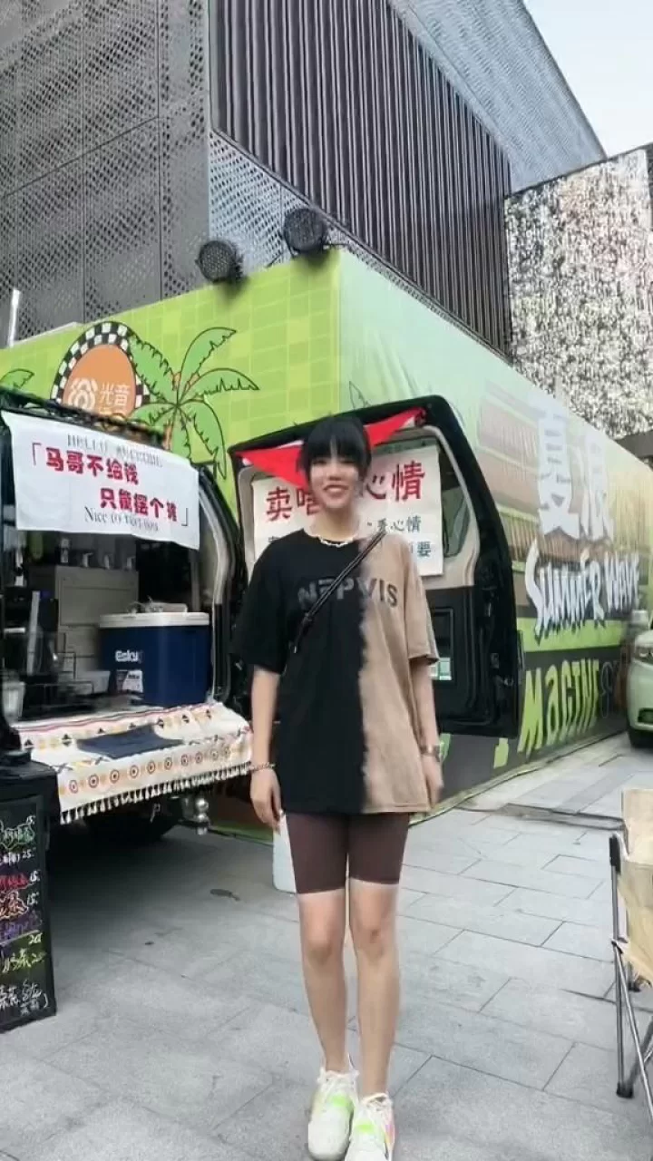 下班有车适合女性做什么副业好?晚上一个人摆摊能赚钱!