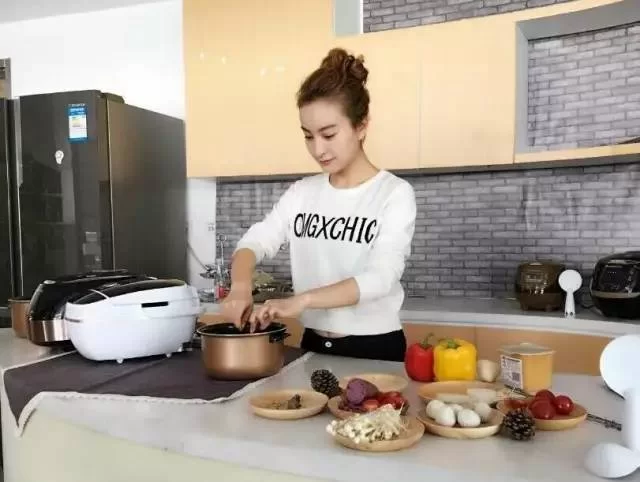 做厨师的找上门做饭副业靠谱吗?适合上班族女性?
