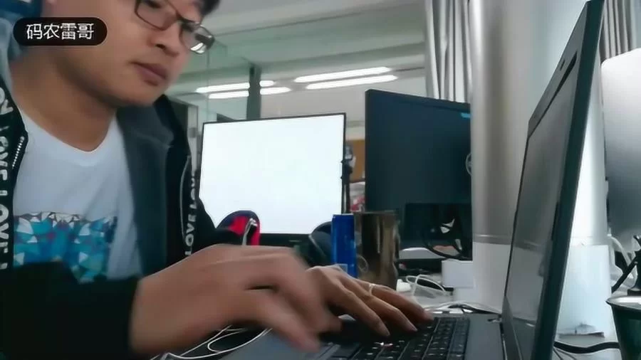 贝贝打码vlog现场都在忙些啥呀?