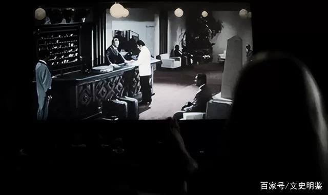 放映厅里怎么搜索想看的电影?