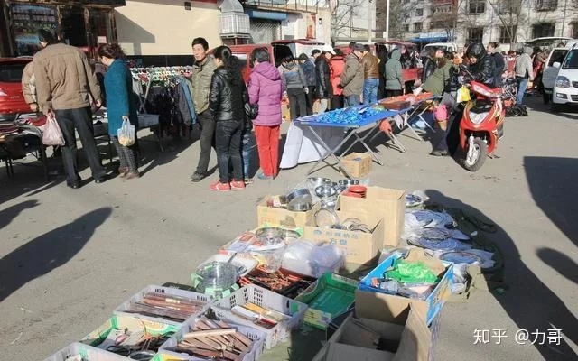 下班后低成本摆摊,卖啥副业好?上班族小生意轻松赚钱?