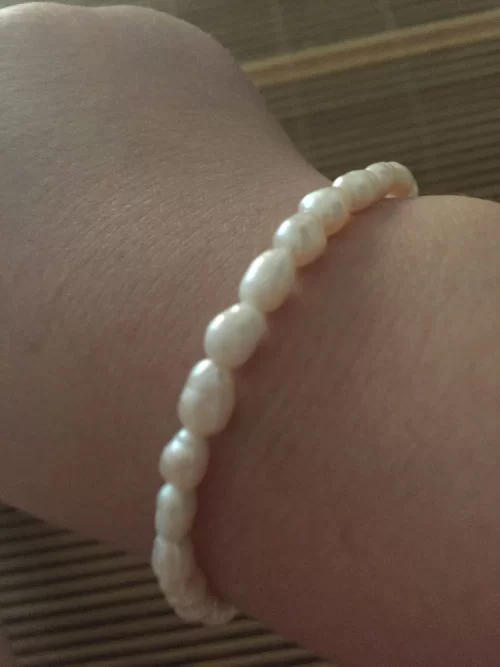 串珍珠兼职是真的吗？珍珠和玉珠、南红能一起串手链吗？