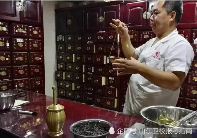 中药学专业就业方向有哪些？副业选择和前景如何？岗位选择多不多？