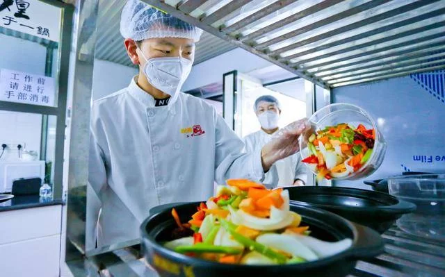 中秋家宴请厨师上门，做什么菜简单又好吃又受欢迎又省心？