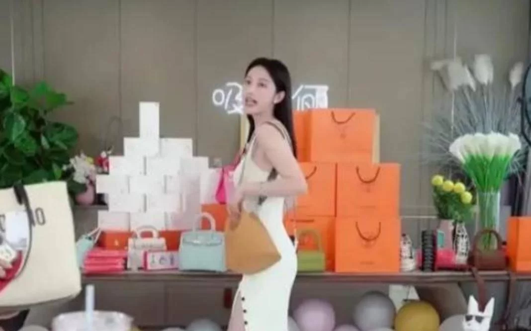 中年女性做直播副业增加收入,到底好不好上手,真的难不难?