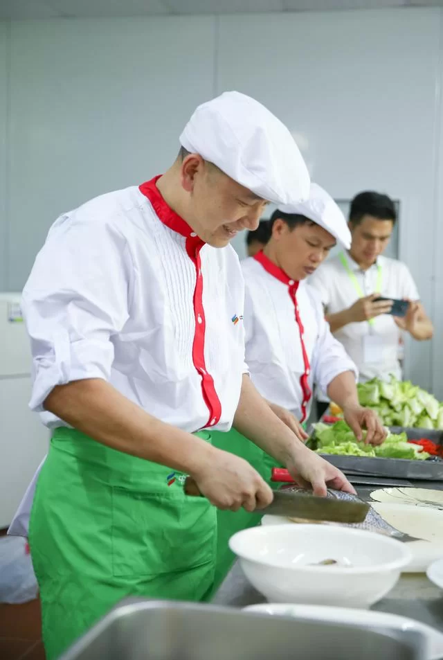 中山哪里招大锅厨师兼职比较好?急招食堂大锅厨师的速联系!