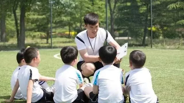 中学体育老师可以兼职去做教练吗,副业有哪些,工资多少一个月?