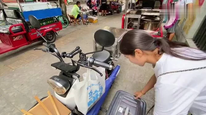 上班族女生适合做啥摆摊副业?兼职季节古城小生意都能做!