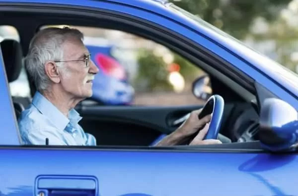 中国多大年龄能兼职开车?老年划分这些年龄规定别搞错!