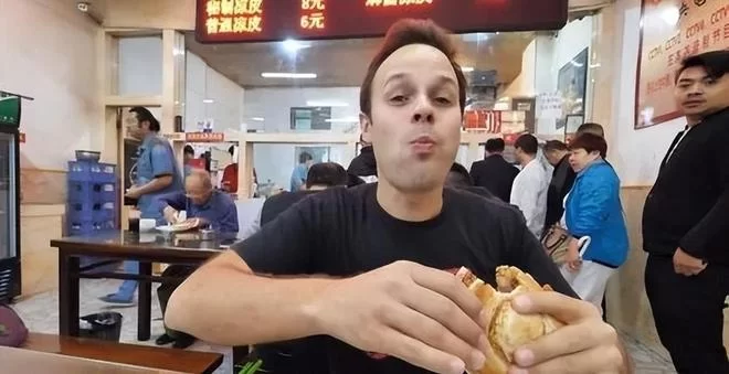 中国人副业赚钱热情高,外国人怎么看中国人这种赚钱方式?