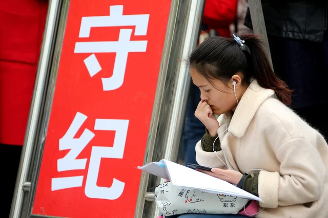 中国人为什么喜欢副业?兴趣如看小说唱歌读书都能做什么副业赚钱?