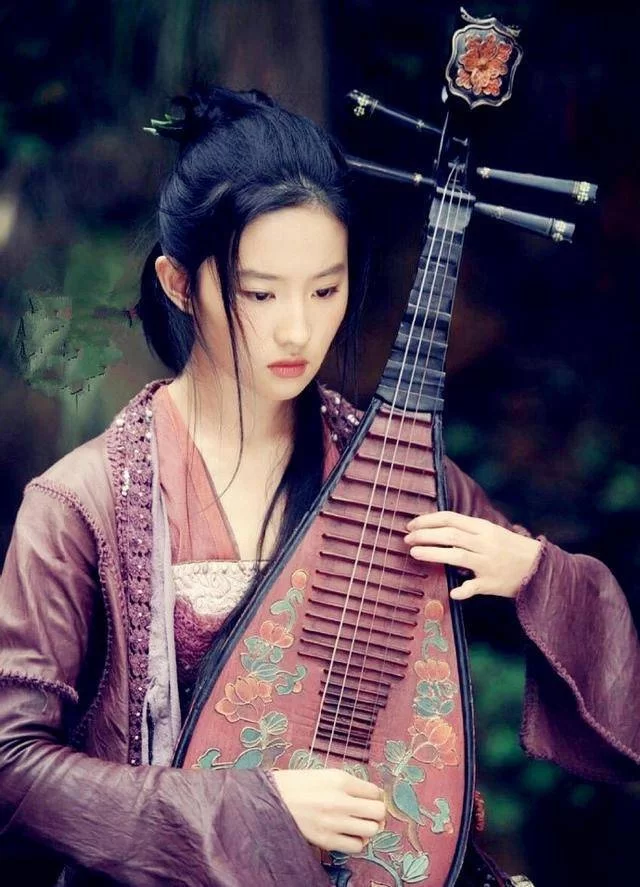 中专小伙副业靠谱吗?小伙卖汉服能赚钱不?副业推荐有啥?