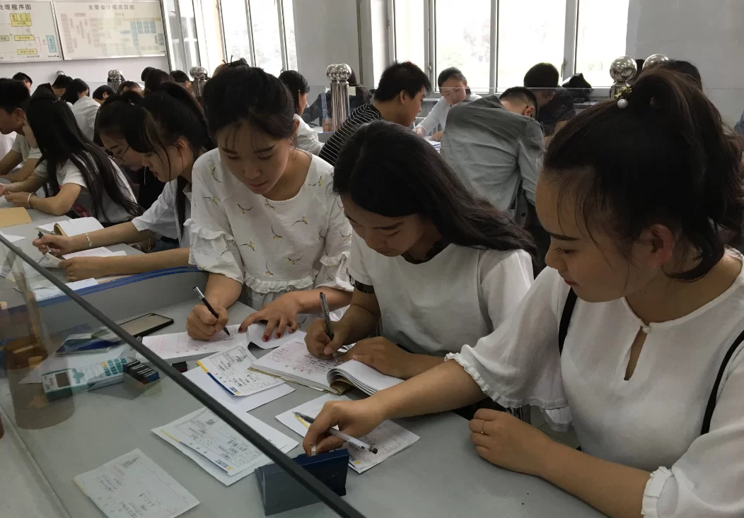 中专学什么专业好就业?副业和就业前景都不错,男生女生都能选!