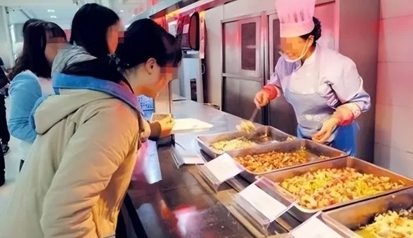 个旧做饭阿姨兼职靠谱不?请做饭阿姨一个月要多少钱啊?