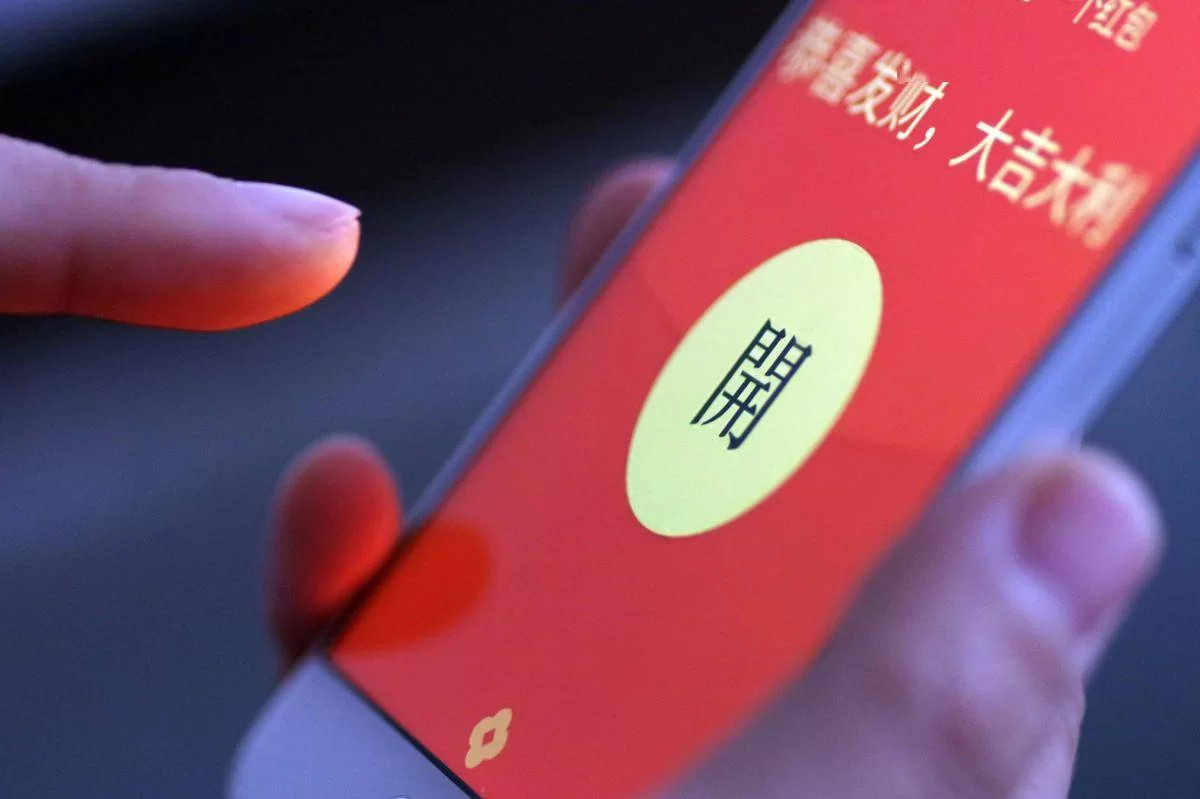 直播抢红包赚钱真的吗?用神器抢会违法不?