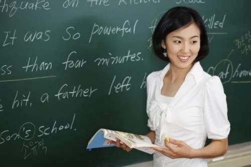 女孩子做什么工作稳定轻松工资还高前景好?