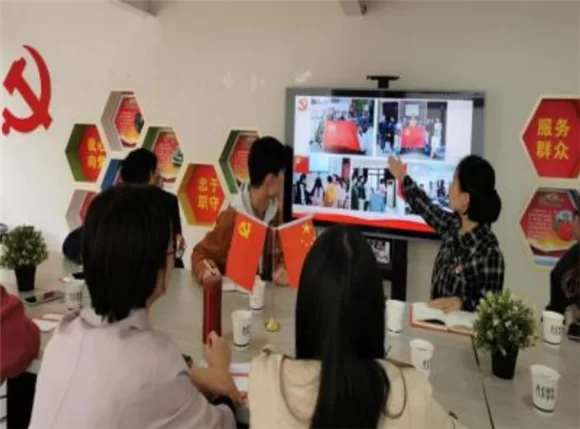 上海高校辅导员工作法怎么干?专兼职分工管理办法有讲究?
