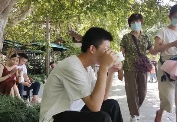 17岁能做哪些兼职又靠谱,在家用电脑手机操作赚钱能日结吗?