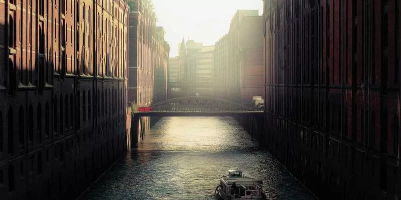 社交媒体监管政策分析