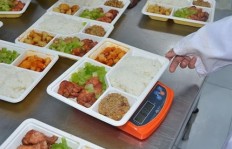 卖盒饭与打工，哪种方式更能让你钱包鼓起来？