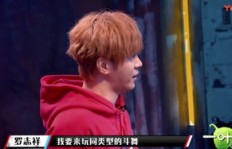 黄子韬劝阻粉丝送礼，这是为何？