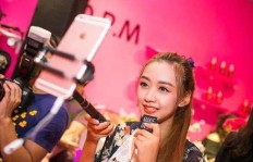 抖音粉丝狂热，月亮姐能否超越爱娟成为新晋网红？