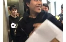 粉丝狂热追捧，灿灿收礼背后是何魅力？