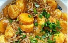 如何做出美味的金针菇豆腐煲？多种家常做法大集合！