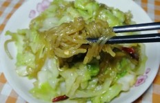 如何做出不粘连的粉丝包菜？简单又好吃的秘诀是什么？