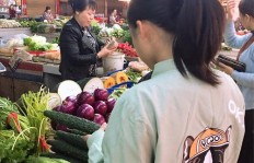 如何在街头买菜中找到赚钱的门道？