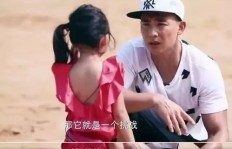 70后父亲为何带女儿外出谋生？背后故事引人深思
